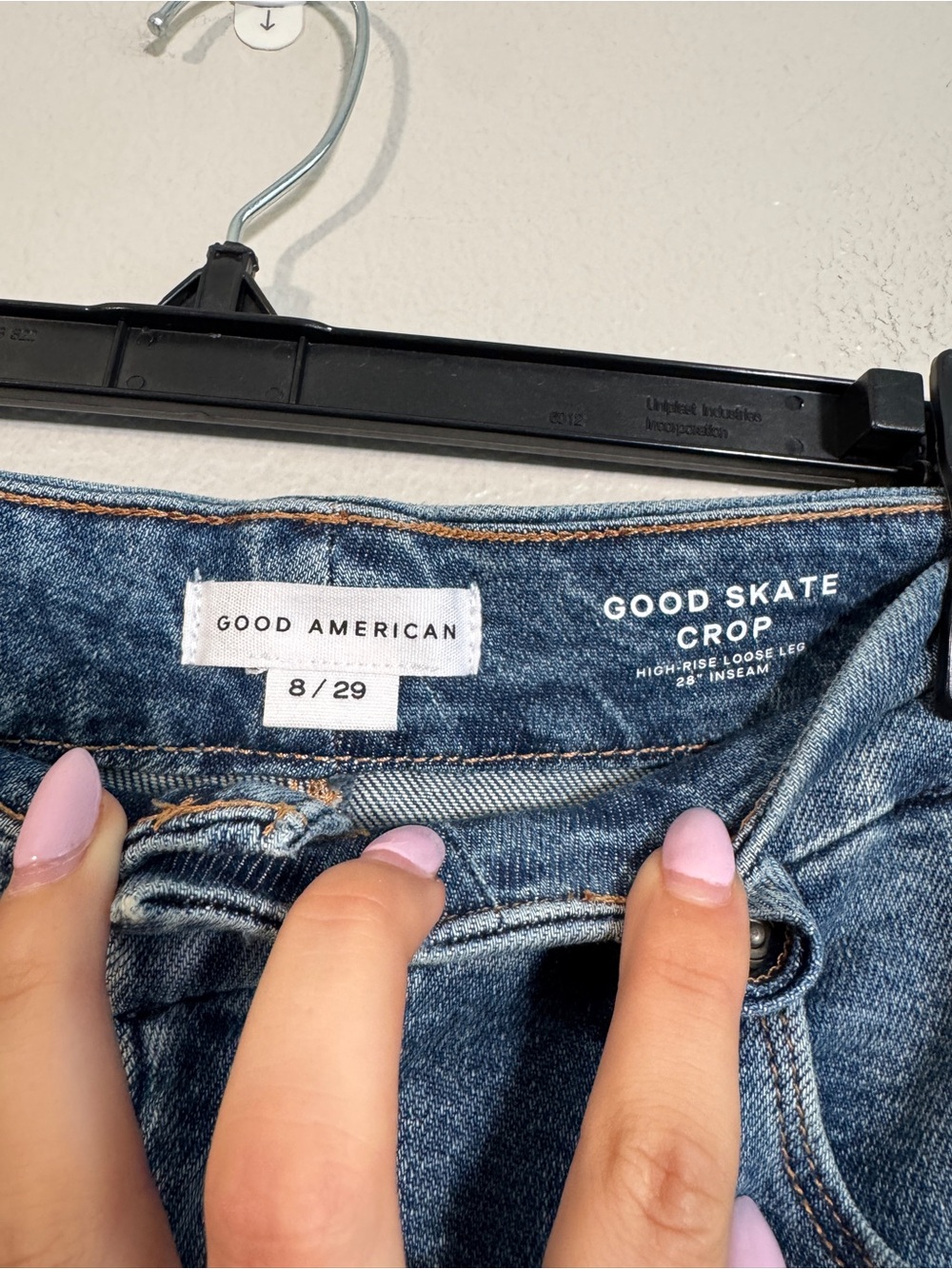 Good American Good Skate Cropped Mid-Blue Distressed Jeans in Blue - 8 - Picture 5 of 5